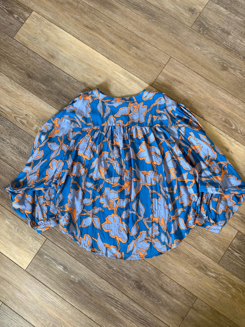 Boutique Women's Blue Floral Button-Up Blouse - Picture 7 of 12
